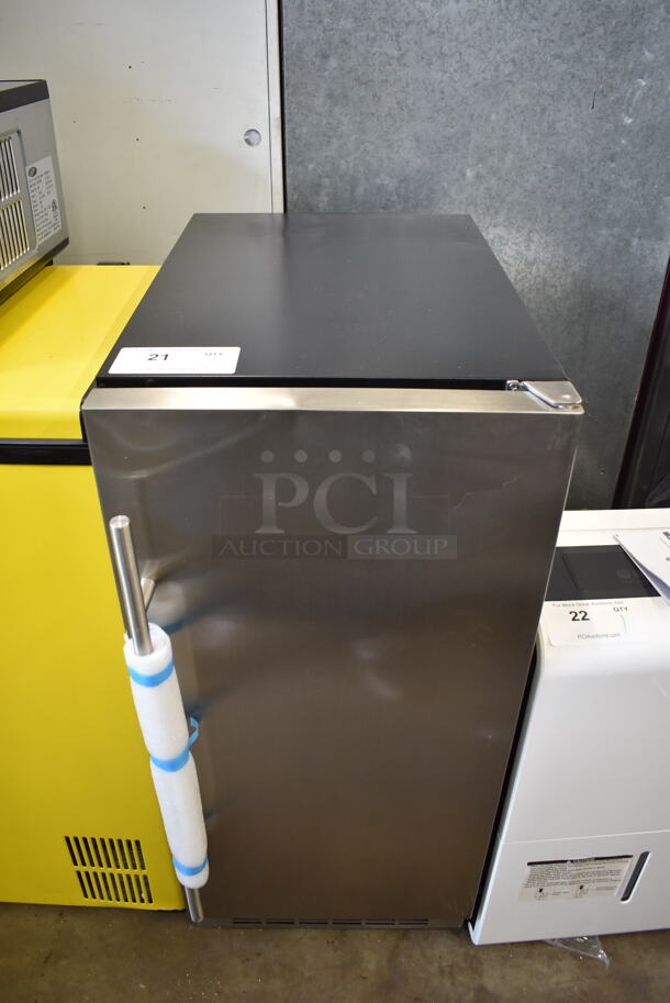 BRAND NEW SCRATCH AND DENT! Danby DIM32D1BSSPR Commercial Stainless Steel Electric Undercounter Ice Maker. 115V. Tested And Working!  - Image 1 of 8
