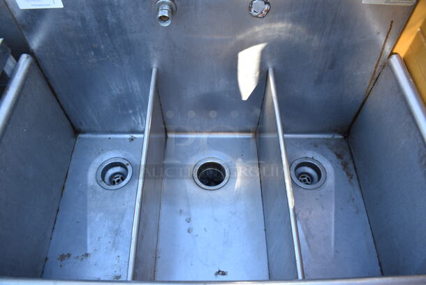 Stainless Steel Commercial 3 Bay Sink. 39x24.5x43. Bays 12x21x12 - Image 2 of 5