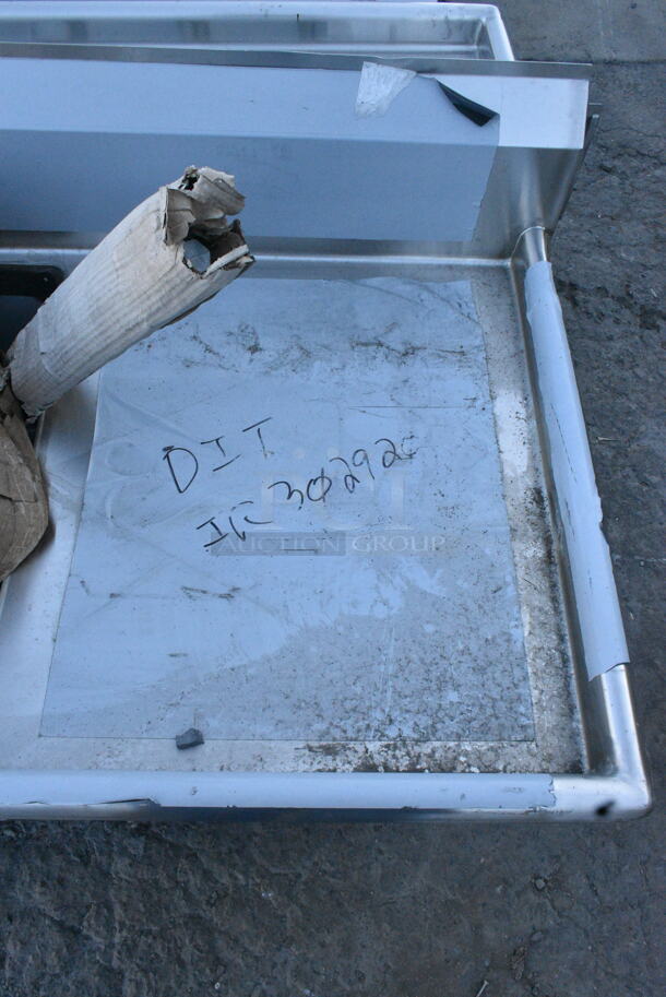 BRAND NEW SCRATCH AND DENT! Regency 600S1242424R 50 1/2" 16 Gauge Stainless Steel One Compartment Commercial Sink with Galvanized Steel Legs and 1 Drainboard - 24" x 24" x 14" Bowl. No Legs. - Image 3 of 8