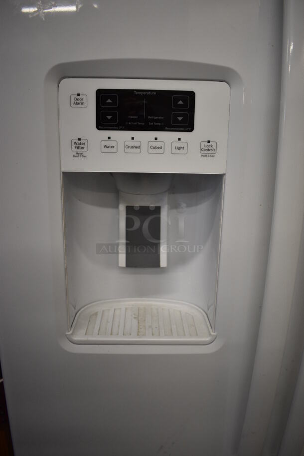 General Electric Model GSS25GGHGCWW French Style Cooler Freezer Combo Unit. 110-127 Volts, 1 Phase. 36x34x70. Tested and Working! - Image 2 of 7