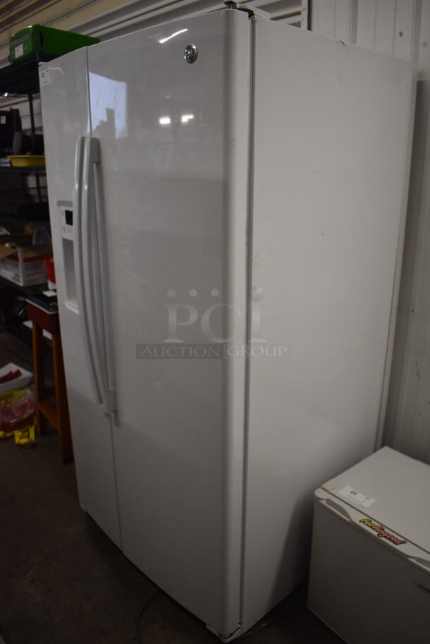 General Electric Model GSS25GGHGCWW French Style Cooler Freezer Combo Unit. 110-127 Volts, 1 Phase. 36x34x70. Tested and Working! - Image 3 of 7