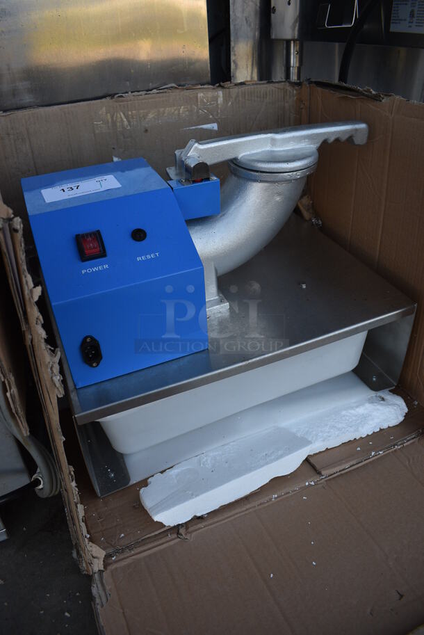 BRAND NEW SCRATCH AND DENT! Carnival King Model 382SCM350TUB Metal Commercial Countertop Sno Cone Machine. 120 Volts, 1 Phase. 21x15x19. Tested and Working! - Image 5 of 6