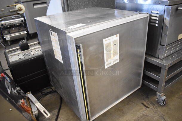 Silver King SKTTR7F/C22 Stainless Steel Commercial Undercounter Cooler on Commercial Casters. 115 Volts, 1 Phase. 27x28x32.5. Tested and Powers On But Temps at 51 Degrees - Image 2 of 6
