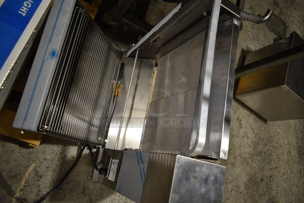 BRAND NEW SCRATCH AND DENT! 2023 Prince Castle 297-T20 Stainless Steel Commercial Countertop Vertical Slim Line Bun Contact Toaster. 115 Volts, 1 Phase. Tested and Working! - Image 6 of 6