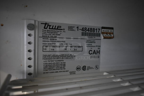True GDM-41 Metal Commercial 2 Door Reach In Cooler Merchandiser w/ Poly Coated Racks. 115 Volts, 1 Phase. Tested and Powers On But Does Not Get Cold - Image 8 of 9