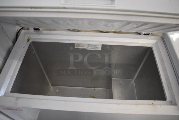Galaxy 177CF7 Metal Chest Freezer. 115 Volts, 1 Phase. 38x22x33.5. Tested and Working! - Image 5 of 6