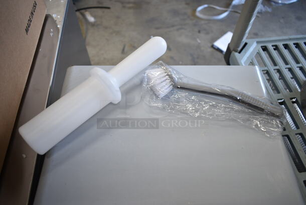 5 BRAND NEW SCRATCH AND DENT! Items for Food Processor Including H4 Grater Blade, H7 Grater Blade, H3 Grater Blade, S Blade, White Poly Pusher. 5 Times Your Bid!  - Image 10 of 10