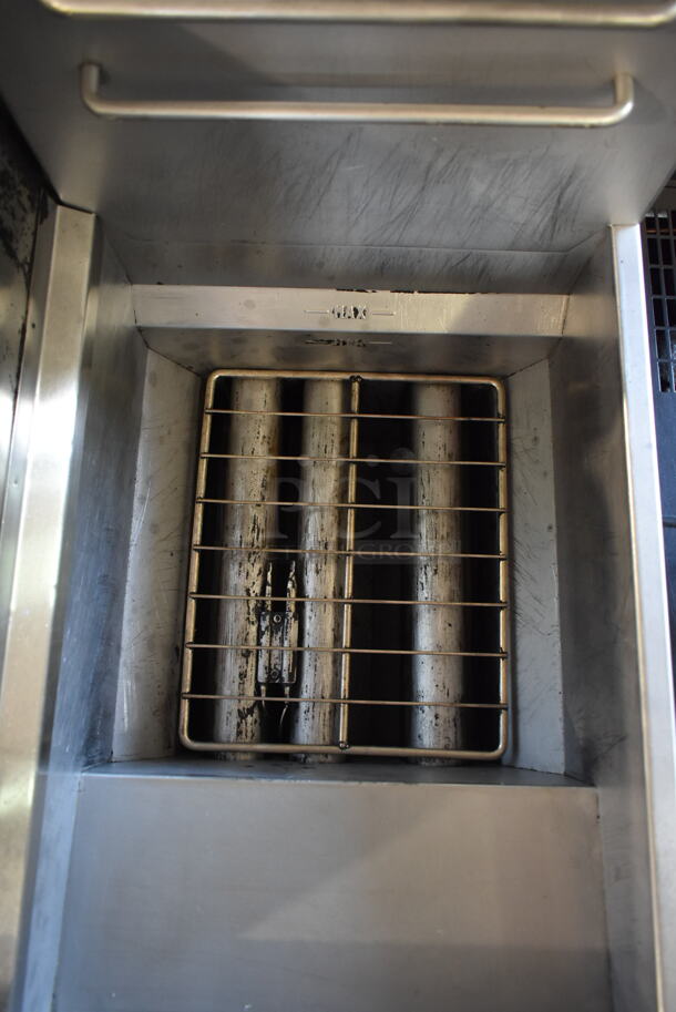 2018 Avantco FF300-N Stainless Steel Commercial Floor Style Natural Gas Powered Deep Fat Fryer w/ 2 Metal Fry Baskets and Side Splash Guard. 90,000 BTU. - Image 4 of 6