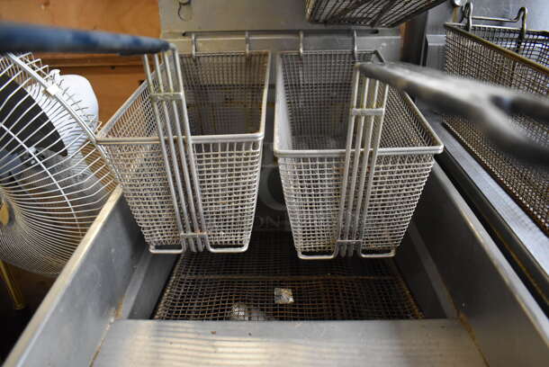 Pitco Frialator SG14RS Stainless Steel Commercial Floor Style Propane Gas Powered Deep Fat Fryer on Commercial Casters w/ 3 Metal Fry Baskets and Metal Lid. 122,000 BTU. 16x35x47 - Image 7 of 7