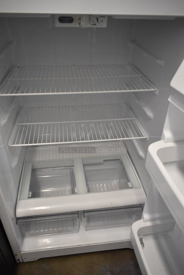 General Electric GE GTS17DBEMRWW Metal Cooler Freezer Combo. 115 Volts, 1 Phase. Tested and Powers On But Does Not Get Cold
 - Image 3 of 5