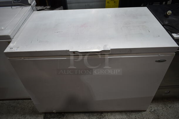 Whirlpool EH155FXTQ 01 Metal Chest Freezer w/ Hinge Lid. 115 Volts, 1 Phase. Tested and Working! - Image 1 of 4