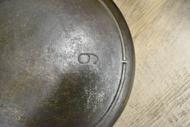 4 Various Metal Items; 3 Skillets and 1 7 Corn Cob Pan. Includes 11x13x2, 12.5x6x1. 4 Times Your Bid!  - Image 8 of 11