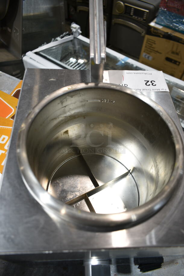 BRAND NEW SCRATCH AND DENT! Carnival King 382HSPW35 Stainless Steel Commercial Countertop 3.5 Quart Warmer w/ Pump. 120 Volts, 1 Phase. Tested and Working! - Image 6 of 7