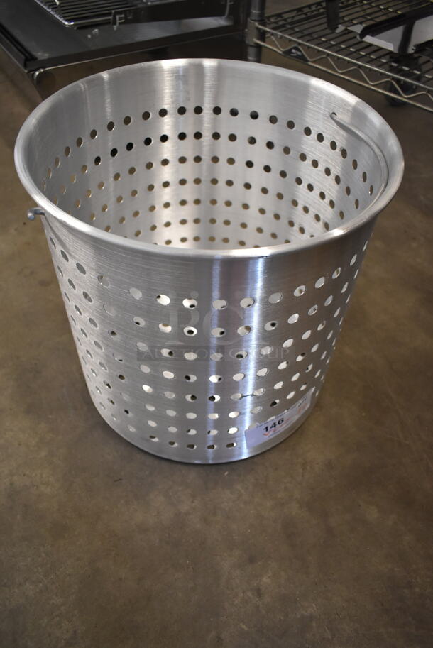 BRAND NEW SCRATCH AND DENT! Winco ALSB-60 Winco 60 Qt. Aluminum Stock Pot Steamer Basket and 471SPC60 Choice 16 15/16" Aluminum Pot / Pan Cover - Image 5 of 7