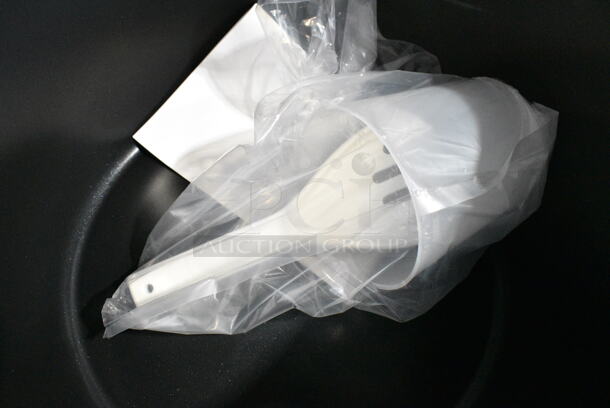 BRAND NEW SCRATCH AND DENT! Galaxy 177RCSG60 Stainless Steel 60 Cup (30 Cup Raw) Electric Rice Cooker / Warmer. 120 Volts, 1 Phase. Tested and Working! - Image 7 of 9