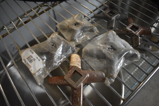 6 Metal Meat Grinder Knives. 3.5x3.5x1, 2.75x2.75x1. 6 Times Your Bid! - Image 2 of 3