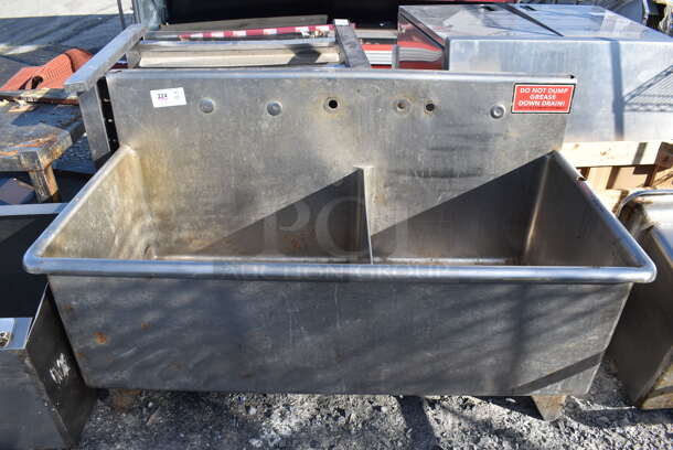 Stainless Steel Commercial 2 Bay Sink. No Legs. 55x28x31. Bay 29x24x13, 22x24x13