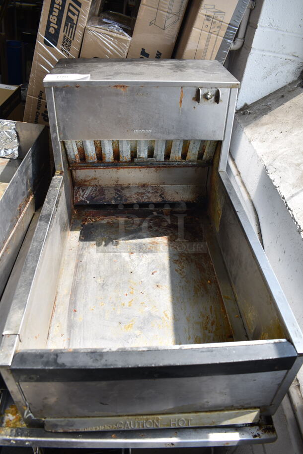Carter Hoffmann CNH18 Stainless Steel Dumping Station on Carter Hoffmann Stainless Steel Commercial Counter w/ 6 Crisp N Hold Drawers. 120 Volts, 1 Phase. Tested and Working! - Image 3 of 5