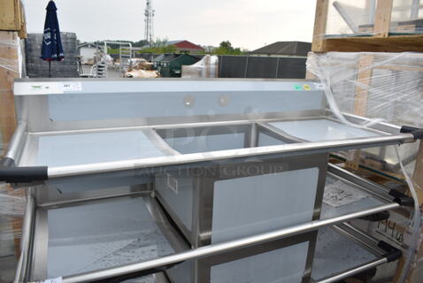 BRAND NEW SCRATCH AND DENT! Regency 600S12424224 Stainless Steel Single Bay Sink w/ Dual Drain Boards. Bay 24x24x14. Drain Boards 22.5x26
