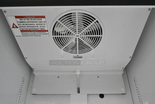 BRAND NEW SCRATCH AND DENT! 2024 True TSCI-600R-G-PH Metal Commercial Single Door Reach In Cooler Merchandiser w/ Poly Coated Racks. 115 Volts, 1 Phase. Tested and Powers On But Does Not Get Cold - Image 8 of 9