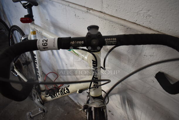 Anteres 201 White Metal Road Bicycle. 18x65x39 - Image 4 of 6