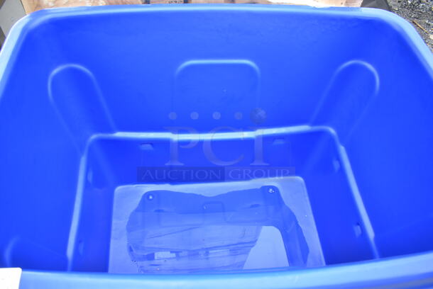 BRAND NEW SCRATCH AND DENT! Lavex Blue Poly 16 cu. ft. Cube Truck. - Image 5 of 6