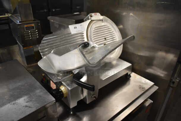 Berkel 827 Stainless Steel Commercial Countertop Meat Slicer w/ Blade Sharpener. 115 Volts, 1 Phase. Tested and Working! - Image 2 of 6
