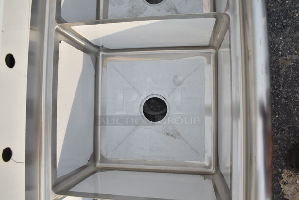 BRAND NEW SCRATCH AND DENT! Steelton 522CS31818LR 90" 18-Gauge Stainless Steel Three Compartment Commercial Sink with 2 Drainboards - 18" x 18" x 12" Bowls. No Legs.  - Image 6 of 9