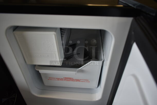 BRAND NEW SCRATCH AND DENT! Whynter UIM-155 15" Built In Ice Maker Machine Stainless Steel 12lb. 115 Volts, 1 Phase. Tested and Working!
 - Image 4 of 5