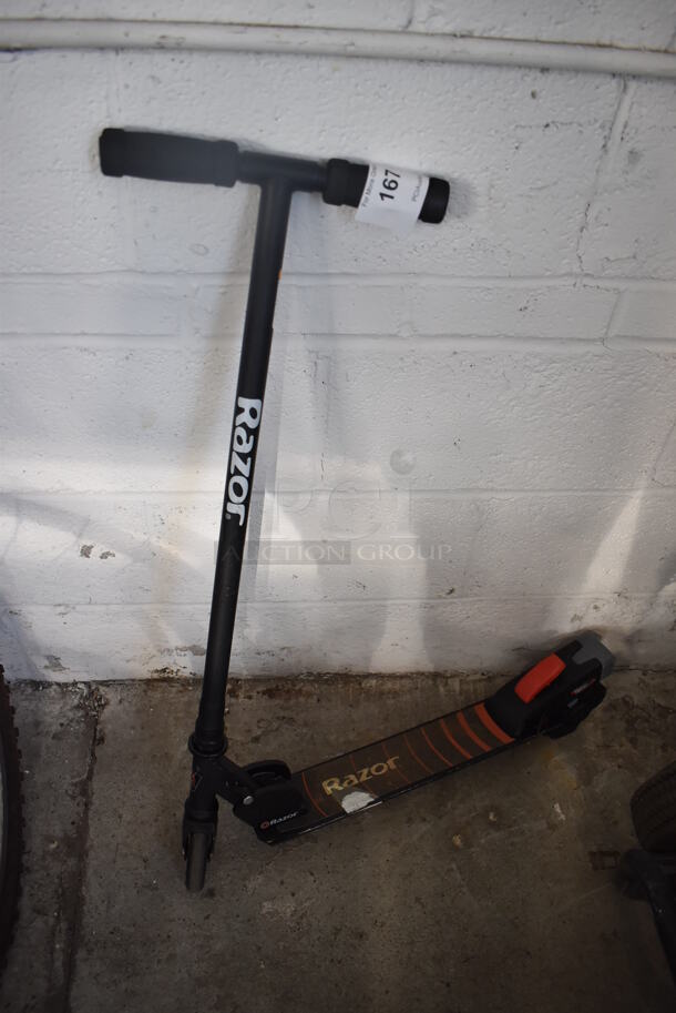 Razor Scooter. 11x26x34 - Image 1 of 4