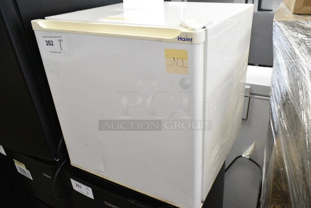 Haier HSA02WNDWW Metal Mini Cooler. 115 Volts, 1 Phase. Tested and Powers On But Does Not Get Cold - Image 2 of 5