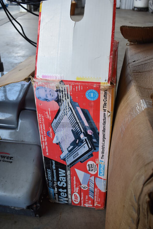 IN ORIGINAL BOX! Plasplugs Master Tiler Wet Saw. 23x18x9 - Image 3 of 9