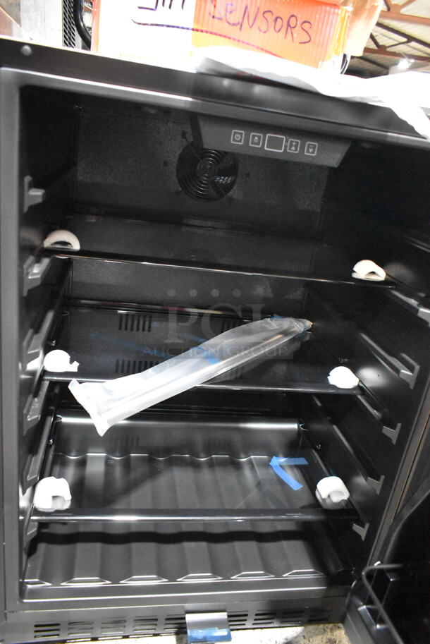 BRAND NEW SCRATCH AND DENT! Summit AL54 Stainless Steel Mini Cooler. Tested and Working! - Image 5 of 8