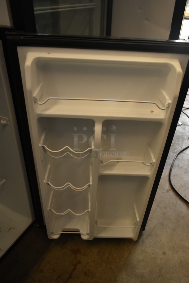 Galanz GL35BK Metal Mini Cooler. 115 Volts, 1 Phase. Tested and Working! - Image 3 of 4
