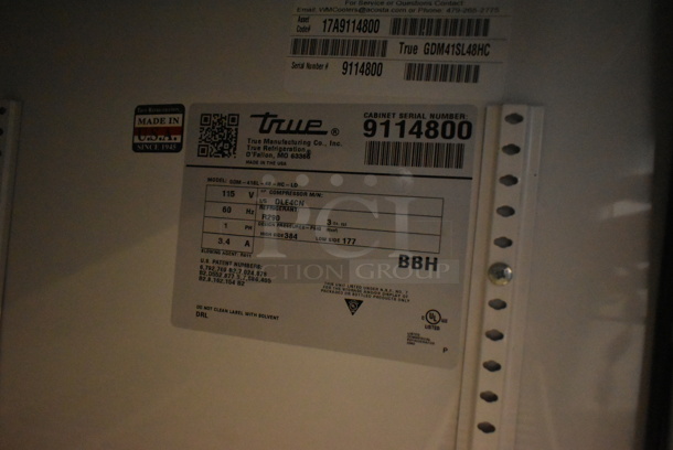 2017 True GDM-41SL-48-HC-LD Metal Commercial 2 Door Reach In Cooler Merchandiser w/ Poly Coated Racks. 115 Volts, 1 Phase. Tested and Working! - Image 6 of 6