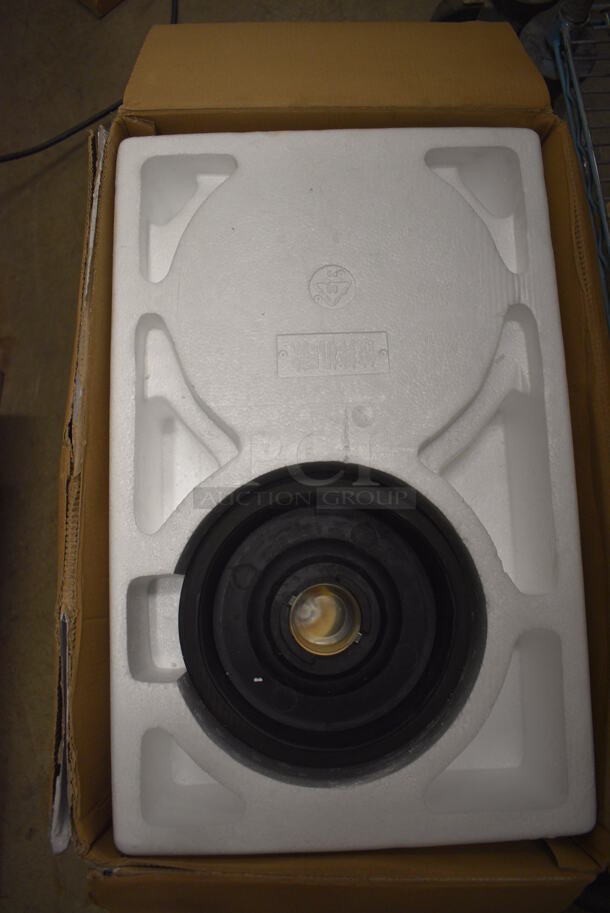 IN ORIGINAL BOX! 2019 AvaMix 928BX1GRG Metal Commercial Countertop Blender w/ Stainless Steel Pitcher. 120 Volts, 1 Phase. 10x10x21. Tested and Powers On But Parts Do Not Move - Image 2 of 9