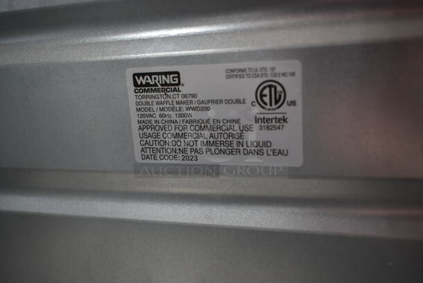BRAND NEW SCRATCH AND DENT! Waring WWD200 Stainless Steel Countertop Waffle Maker. 120 Volts, 1 Phase. Tested and Working! - Image 5 of 5