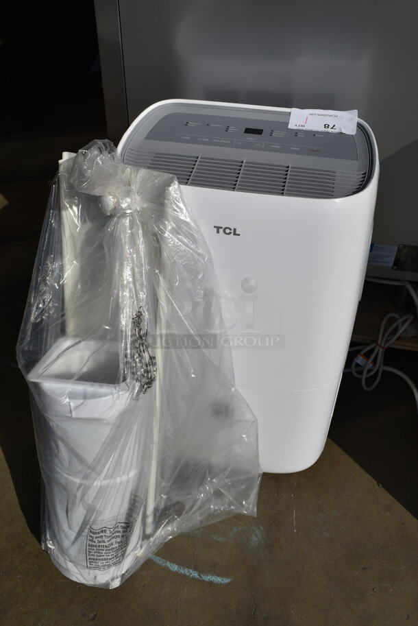 BRAND NEW SCRATCH AND DENT! TCL DEA70EP 70 Pint Dehumidifier. 115 Volts, 1 Phase. Tested and Working!  - Image 2 of 7