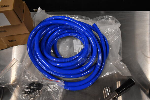 BRAND NEW SCRATCH AND DENT! 2024 Avantco 178UDD378 Metal Commercial Black Kegerator / Beer Dispenser with 2 Double Tap Towers - (4) 1/2 Keg Capacity. 115 Volts, 1 Phase. Tested and Working! - Image 4 of 11