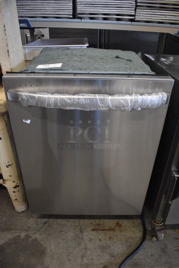 BRAND NEW SCRATCH AND DENT! Midea Stainless Steel Undercounter Dishwasher. 24x26x34