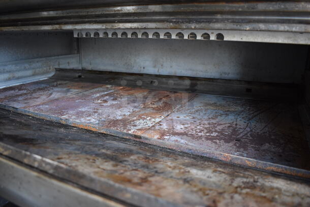 Blodgett 1060B Stainless Steel Commercial Propane Gas Powered Single Deck Pizza Oven w/ Cooking Stones on Metal Legs. 78x45x63 - Image 4 of 9