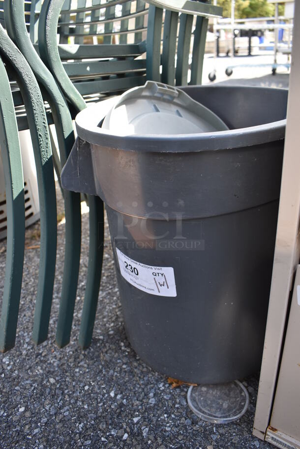 Gray Poly Trash Can w/ Lid. 19x16x17 - Image 3 of 3