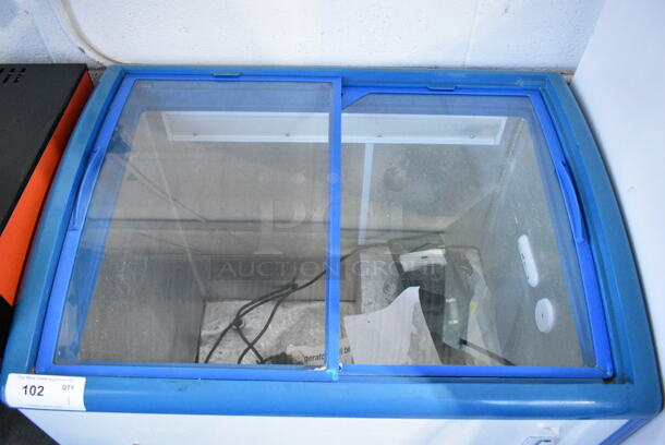 XS-208 Metal Chest Freezer Merchandiser on Commercial Casters. 115 Volts, 1 Phase. Tested and Working! - Image 2 of 6