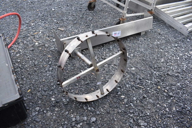 Metal Order Circle and Shelf. 43.5x19x24 - Image 3 of 4