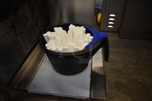 BRAND NEW SCRATCH AND DENT! Curtis RTB Stainless Steel Commercial Countertop Iced Tea Machine w/ Poly Brew Basket. Stock Picture Used as Gallery: Does Not Come w/ Beverage Holders. 120 Volts, 1 Phase. Tested and Working! - Image 4 of 7