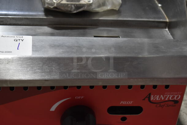 BRAND NEW SCRATCH AND DENT! Avantco 177FFDS1 Stainless Steel Commercial Countertop 15" Gas Powered Flat Top Griddle with Manual Controls. 30,000 BTU. - Image 4 of 9