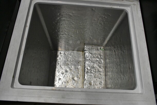 Hisense FC50D6EWD Metal Chest Freezer. 115 Volts, 1 Phase. Tested and Working! - Image 2 of 5
