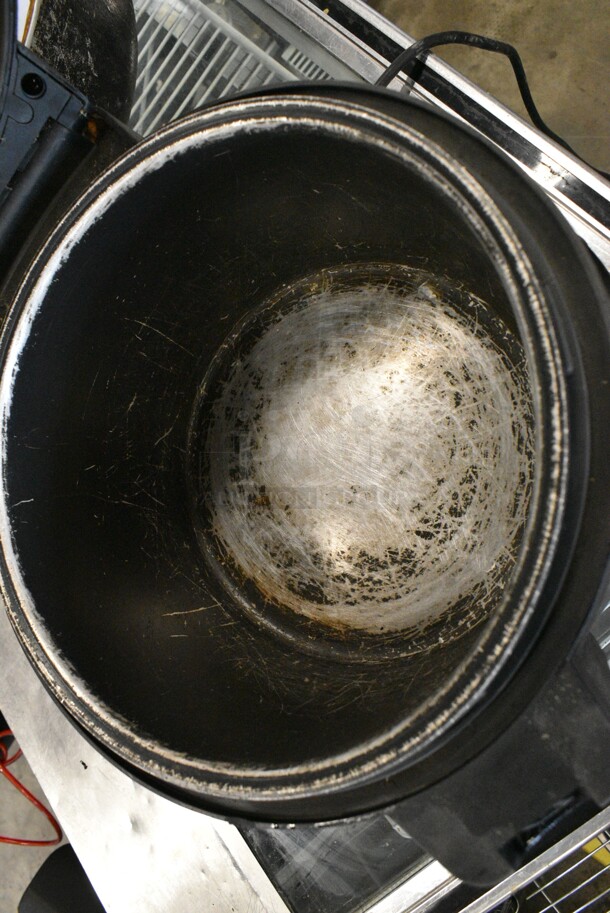 AK-50RC Metal Countertop Rice Cooker. 120 Volts, 1 Phase. Tested and Working! - Image 5 of 6
