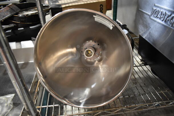 BRAND NEW SCRATCH AND DENT! Hanson RS50 Metal Warming Lamp. 120 Volts, 1 Phase.  - Image 3 of 5