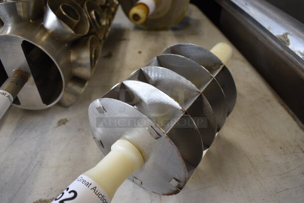 Rochow Metal Donut Cutting Rolling Pin. 14x4x4 - Image 3 of 3